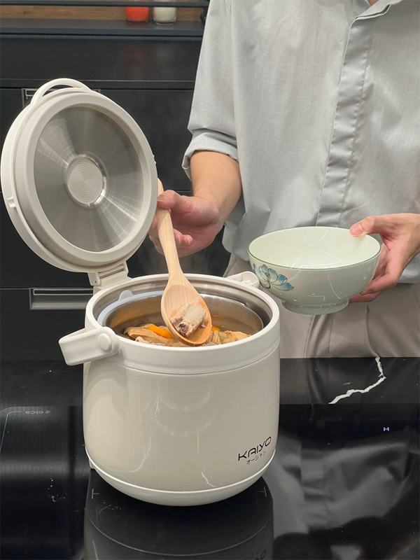 Nồi ủ chân không Kaiyo 4.5L màu  trắng