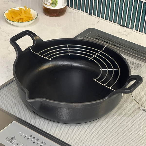 Chảo gang OCeno mỏ chim kèm giá gác inox - 24cm