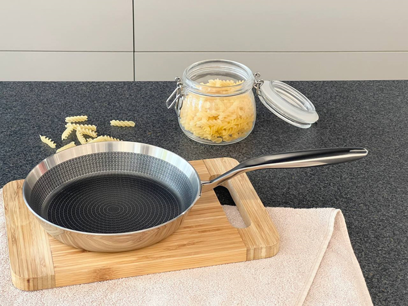 Chảo Tri-Ply chống dính hoa văn nổi 24cm Kaiyo- Nhật